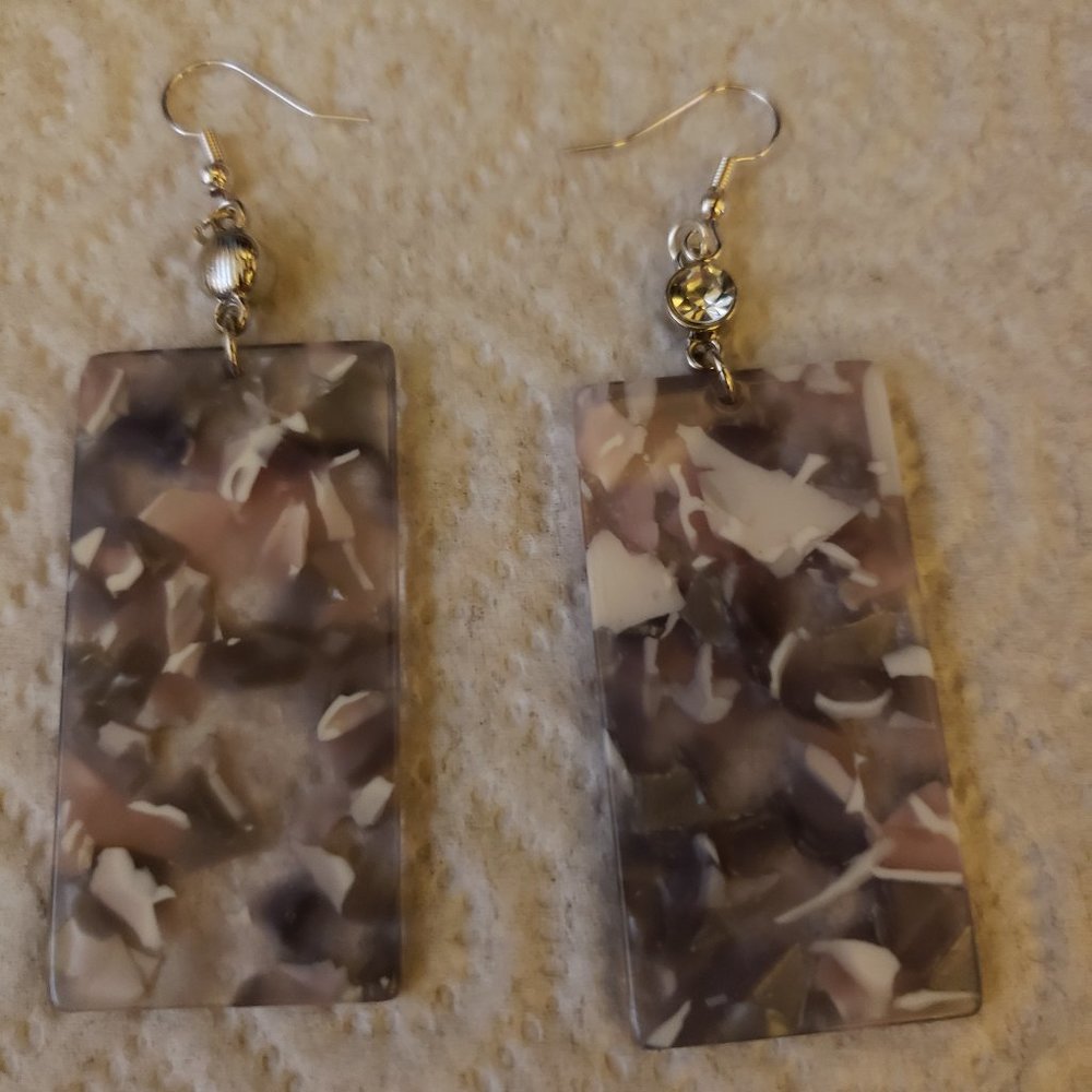 Earring - Picture 5 of 10